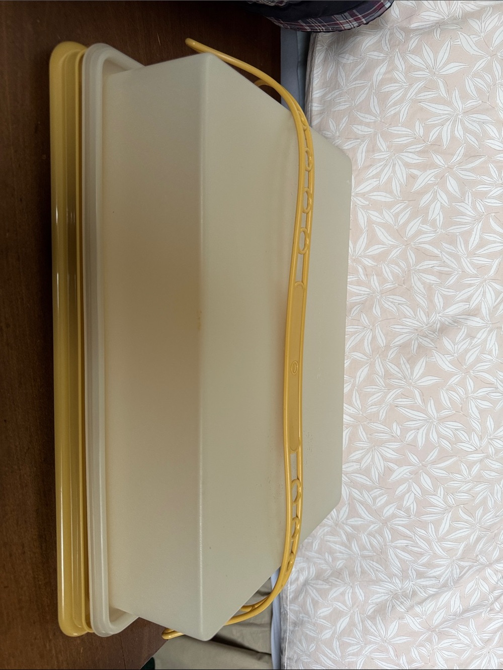 Tupperware Cream Cake Holder